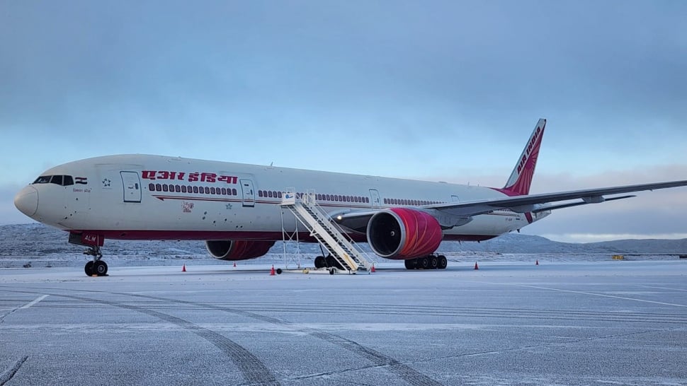 Air India passengers get a lift from RCAF after bomb scare forces landing in Nunavut