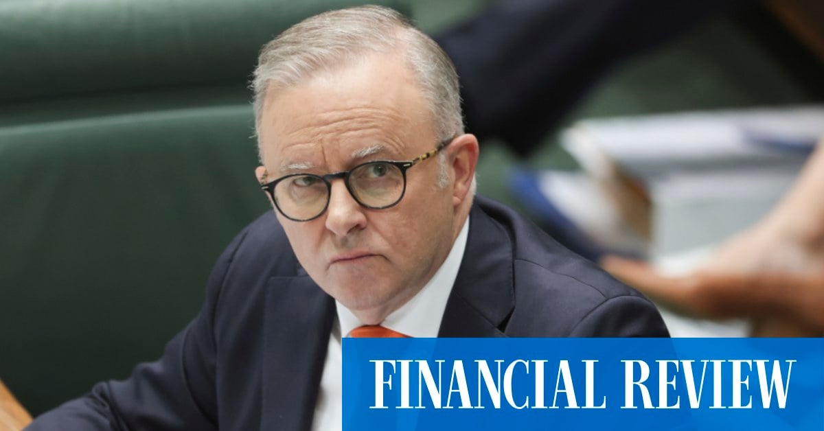 Anthony Albanese Alan Joyce: Prime minister says he never called Qantas boss for flight upgrades