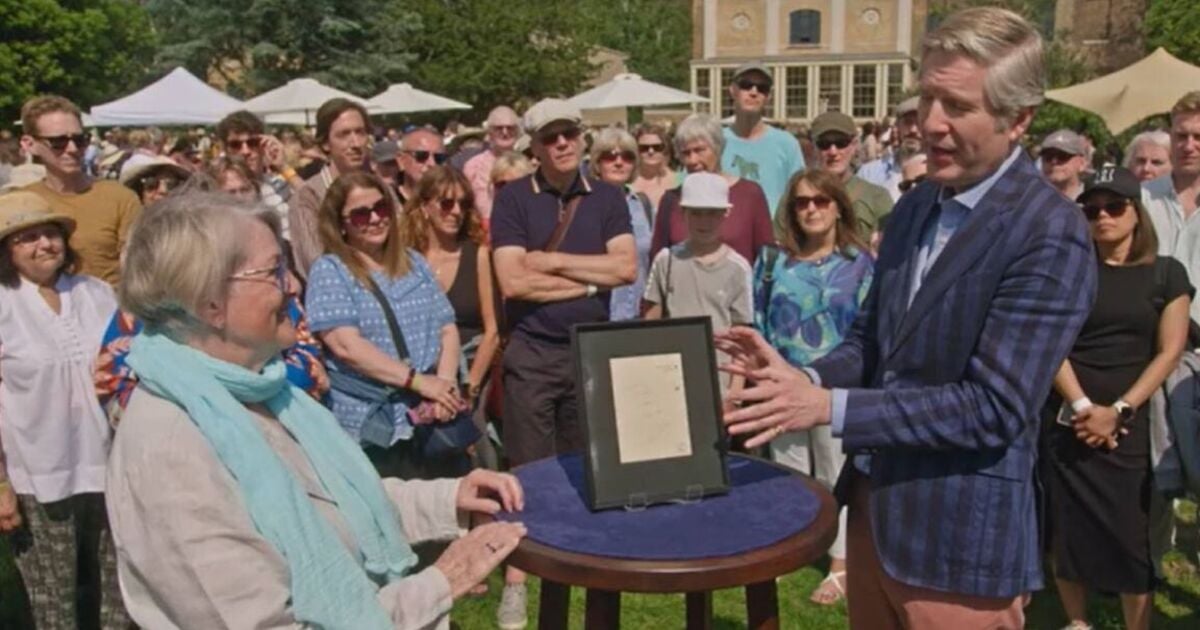 BBC Antiques Roadshow audience gasps at huge valuation of 'tiny' Oscar Wilde note