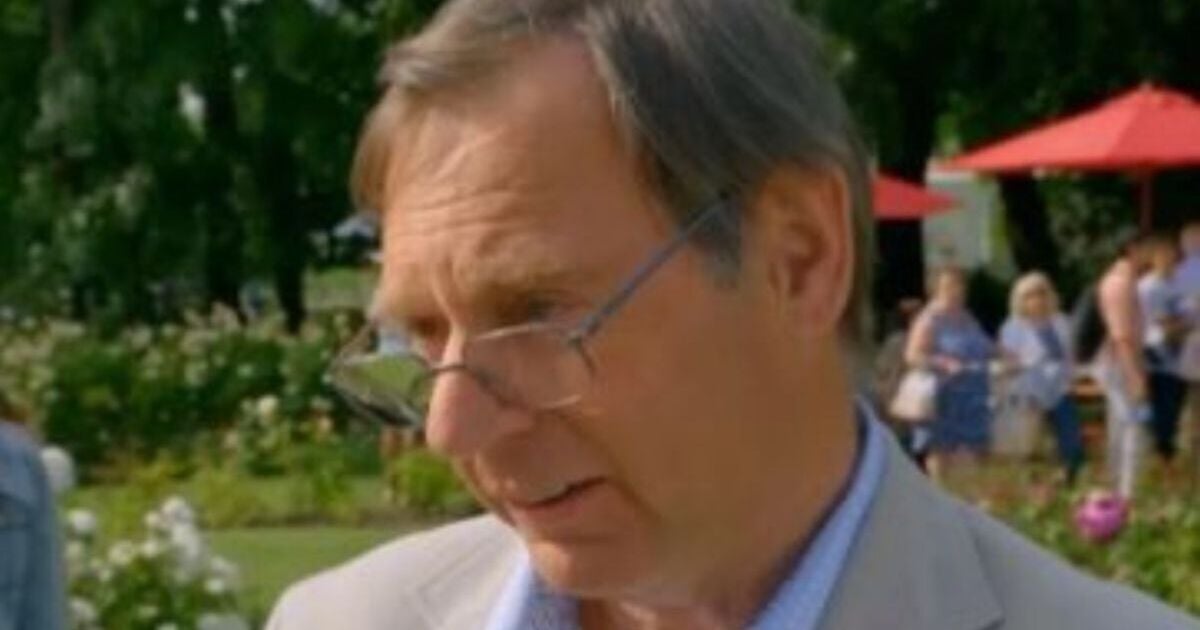 BBC Antiques Roadshow expert's four word demand as he discovers box's eye-watering value