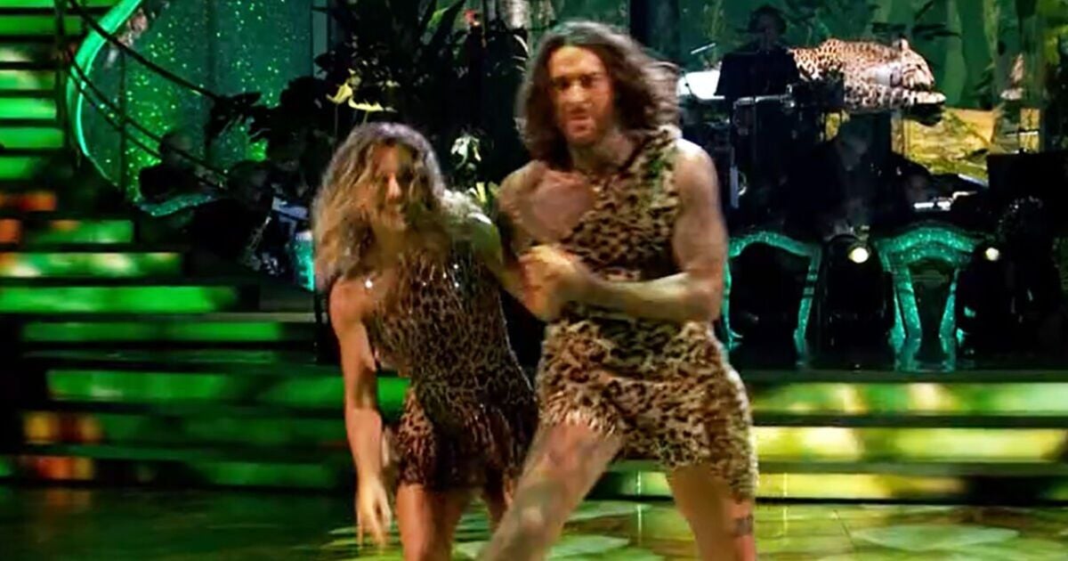 BBC Strictly descends into chaos as Pete Wicks trips up Jowita Przystal during dance