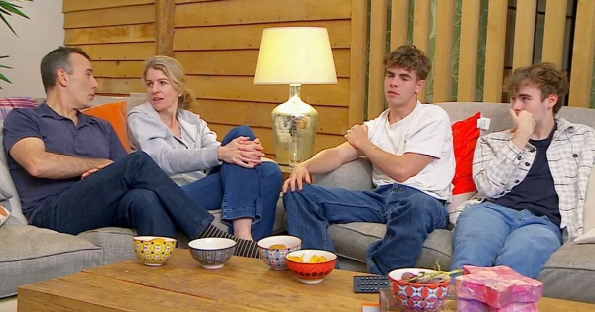 Channel 4 Gogglebox introduces new family and fans immediately notice one major thing 