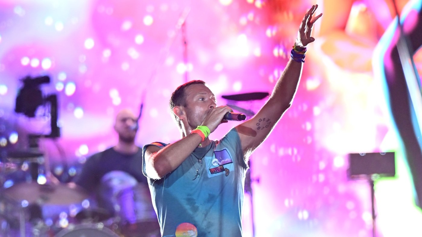 Coldplay tops album chart, thanks to old-fashioned sales and modern tricks