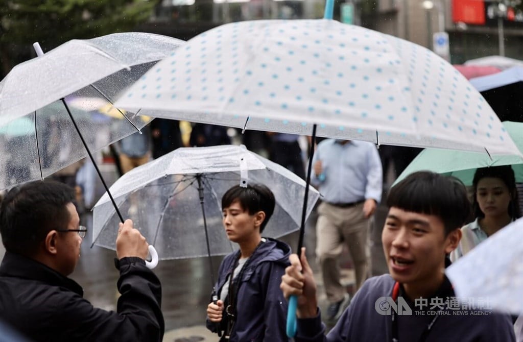 CWA issues rain and wind advisories as Typhoon Kong-rey approaches