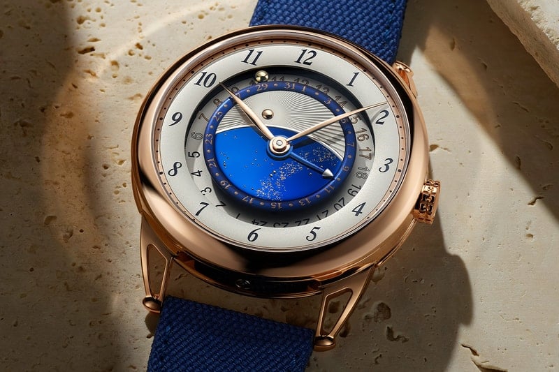 De Bethune Dresses the DB25GMT Starry Varius in Rose Gold