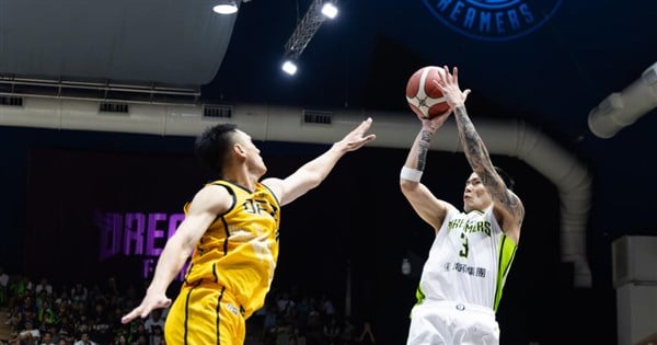 Dreamers fend off DEA in new pro basketball league's opener