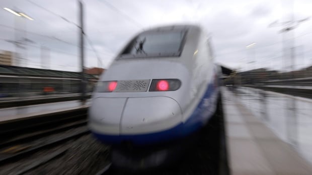 Federal government going ahead with high-speed rail between Quebec City and Toronto