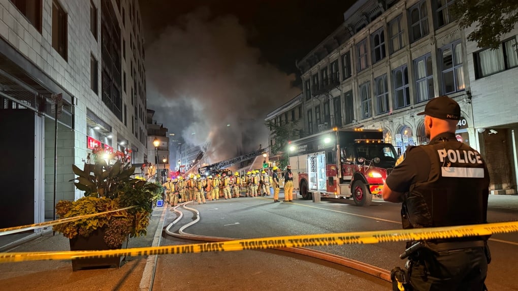 Fire breaks out in a building in Old Montreal