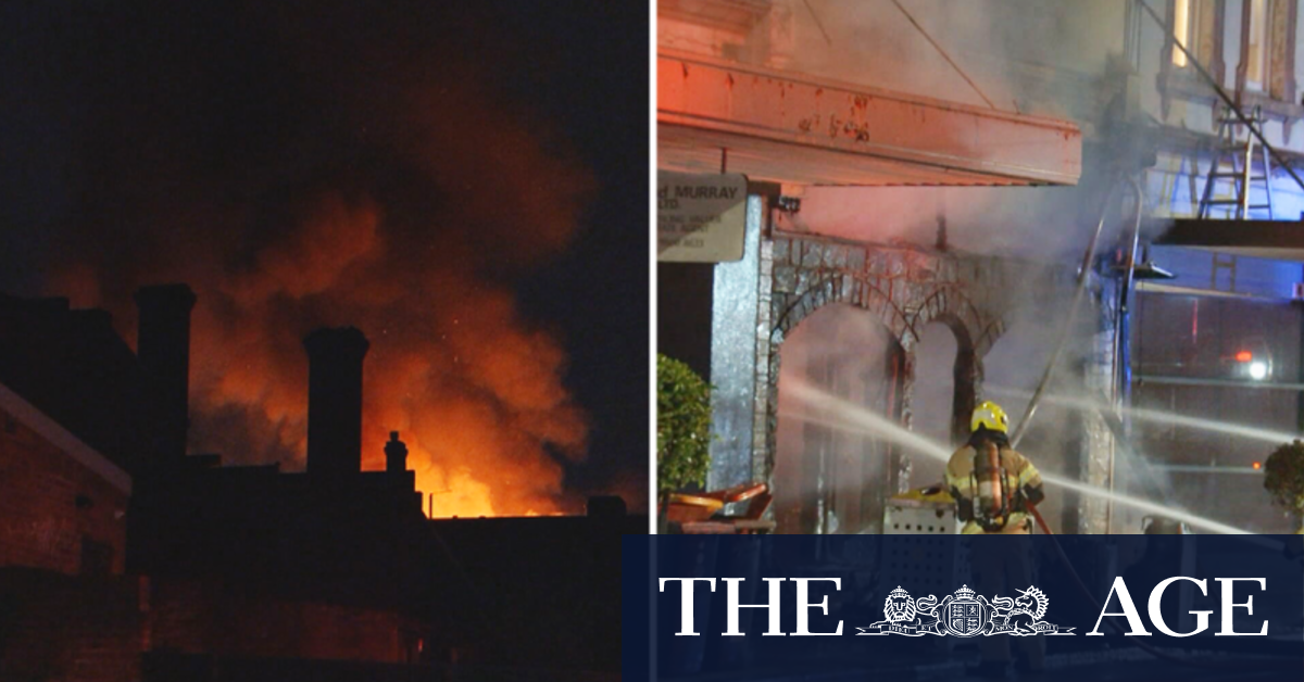 Fire grips a restaurant in Melbourne's south-east