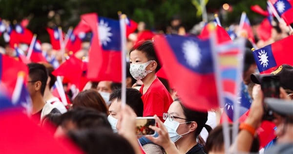 Flag-raising ceremonies held across Taiwan on National Day