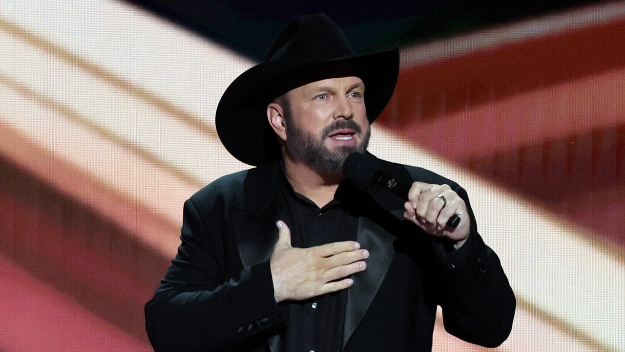 Garth Brooks launches 'high-risk' strategy against accuser in sex assault claim: expert