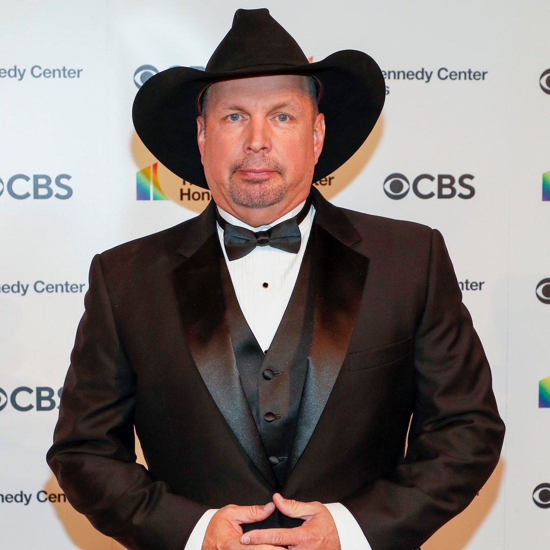  Garth Brooks Performs in Las Vegas Amid Sexual Assault Allegations 