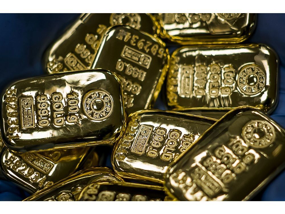 Gold Advances as Traders Mull Fed Rate Cut Bets After US Data