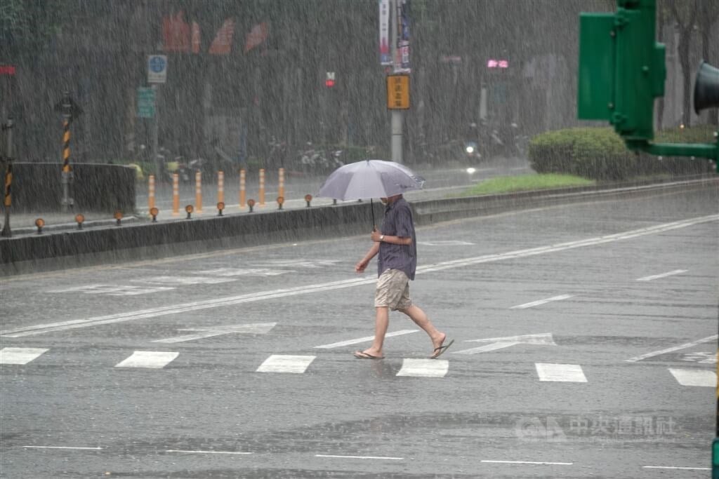 Heavy rain alert issued for Keelung North Coast Monday