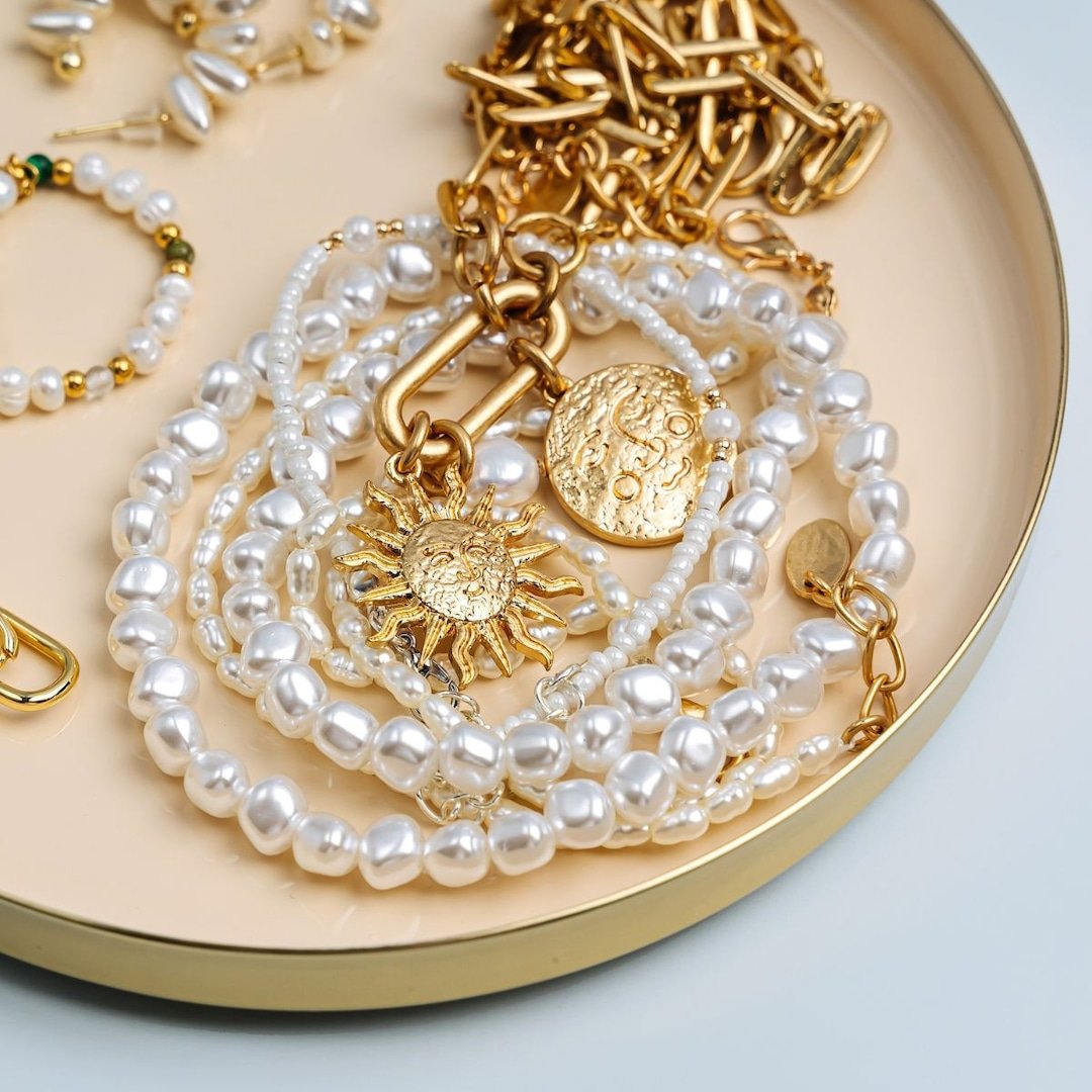  Holiday Sparkle on a Budget: Must-Have Affordable Jewelry 