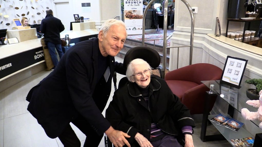 Hollywood star Victor Garber gets emotional after surprise meeting his former teacher in London, Ont. 