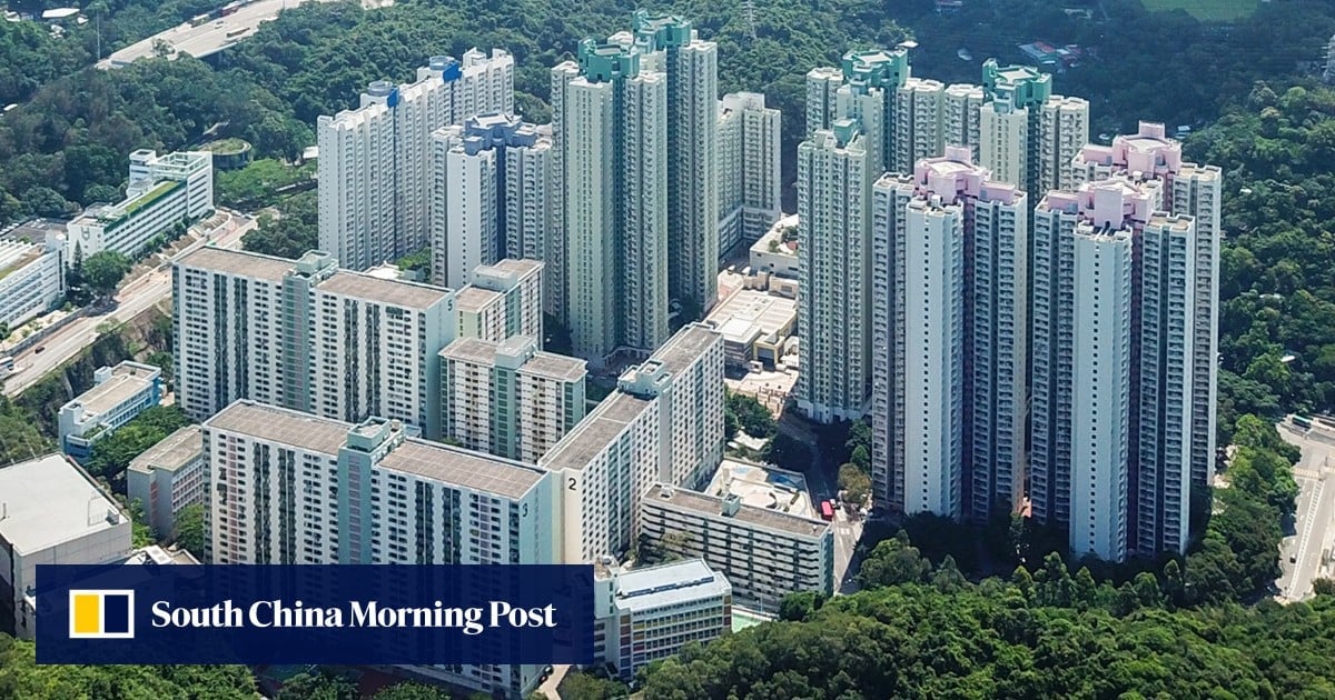 Hong Kong man ends 4-hour rooftop stand-off after roaming building with knife, scissors