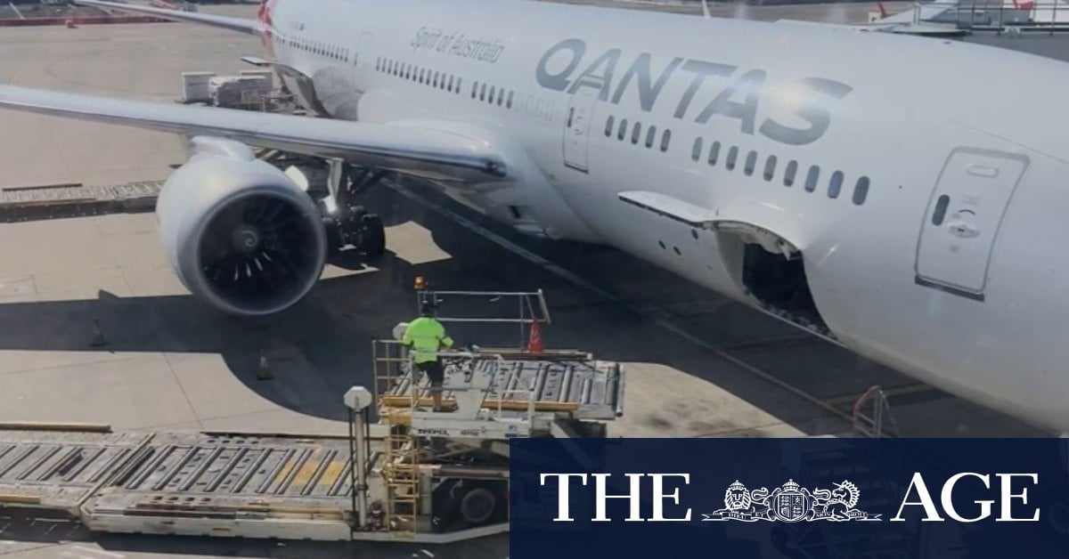 Hundreds of Qantas workers strike