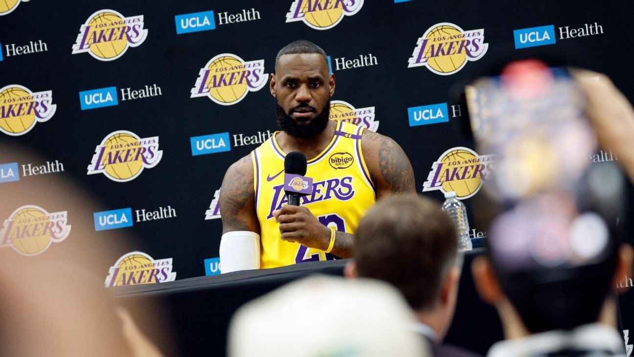 James won't put 'expectations' on new-look Lakers