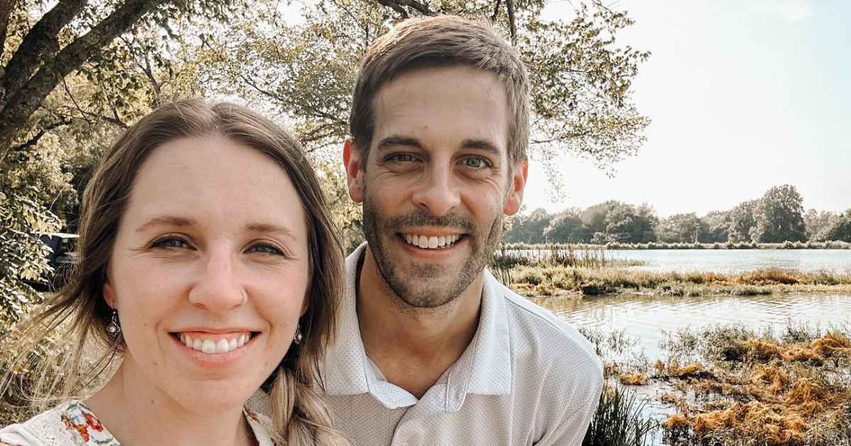 Jill Duggar and Family Bring Flowers to Stillborn Daughter's Grave