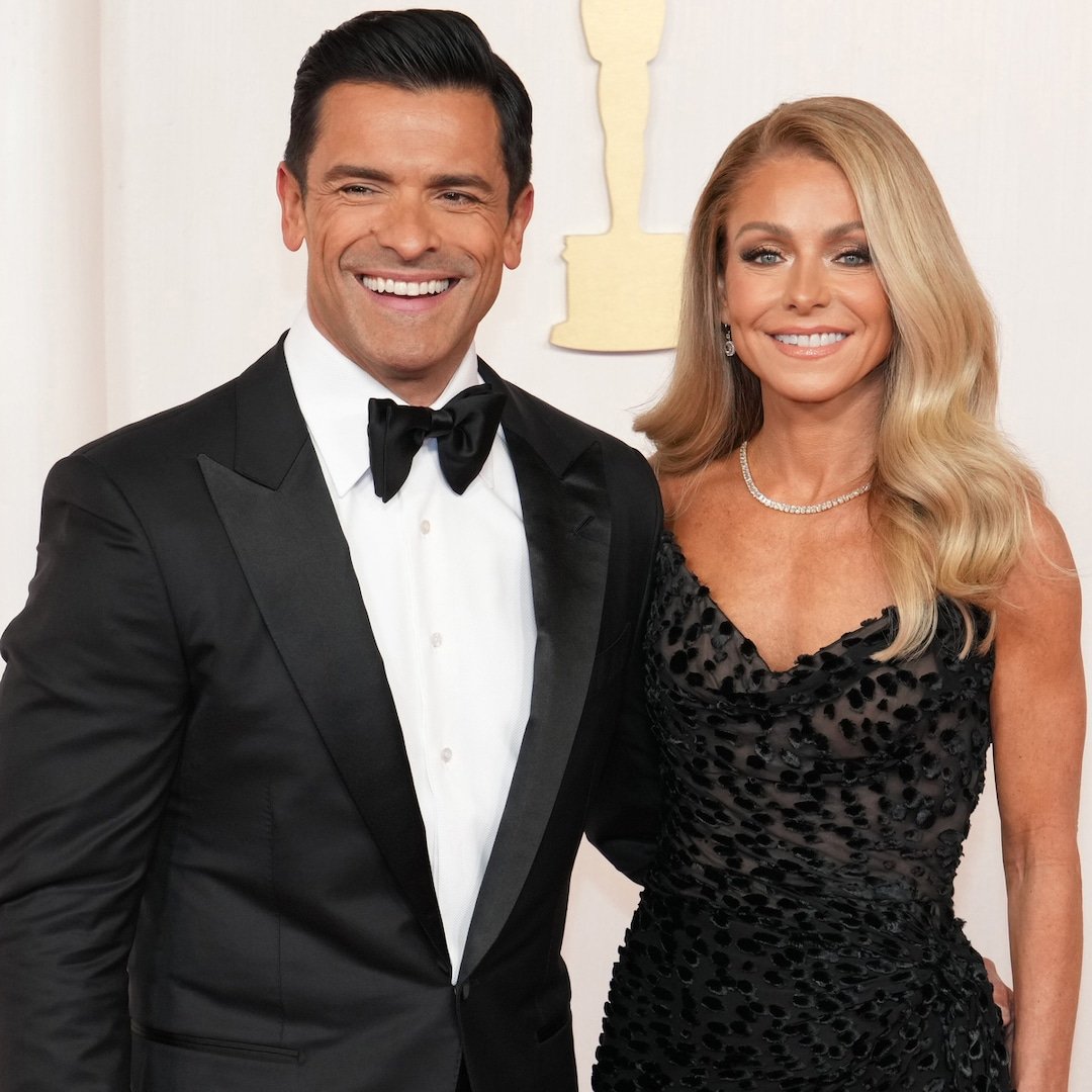  Kelly Ripa Reveals Mark Consuelos' Reaction to Her Kick in the Crotch 