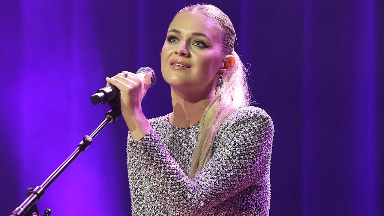 Kelsea Ballerini questioned music career after watching hometown friends living in Knoxville