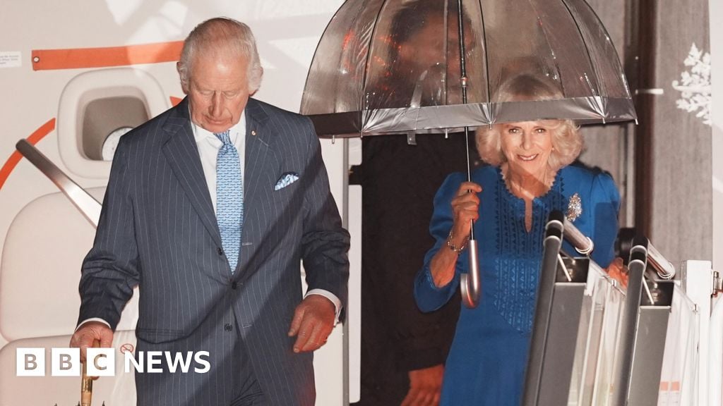 King and Queen land in Sydney on historic tour of Australia