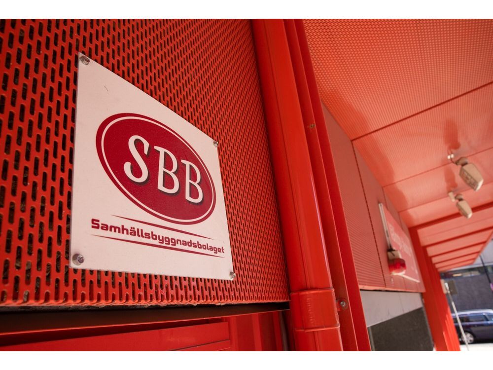 Landlord SBB to Sell Shares in Housing Unit for $390 Million