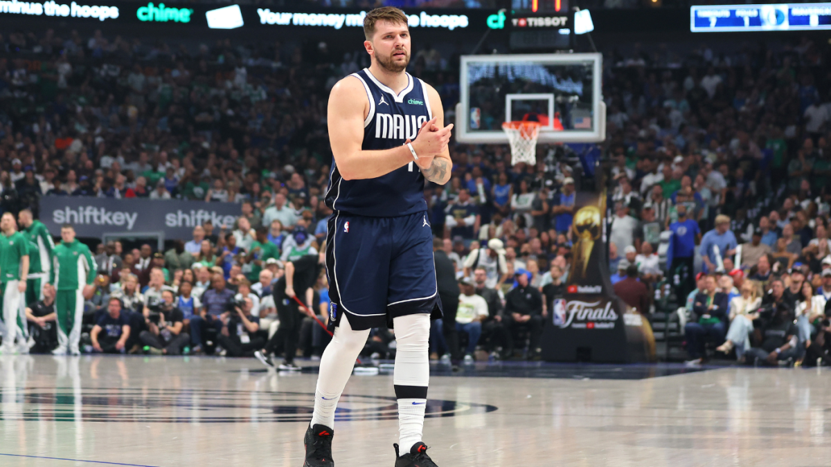  Luka Doncic injury: Mavericks star to miss a week of training camp, first preseason game with calf contusion 