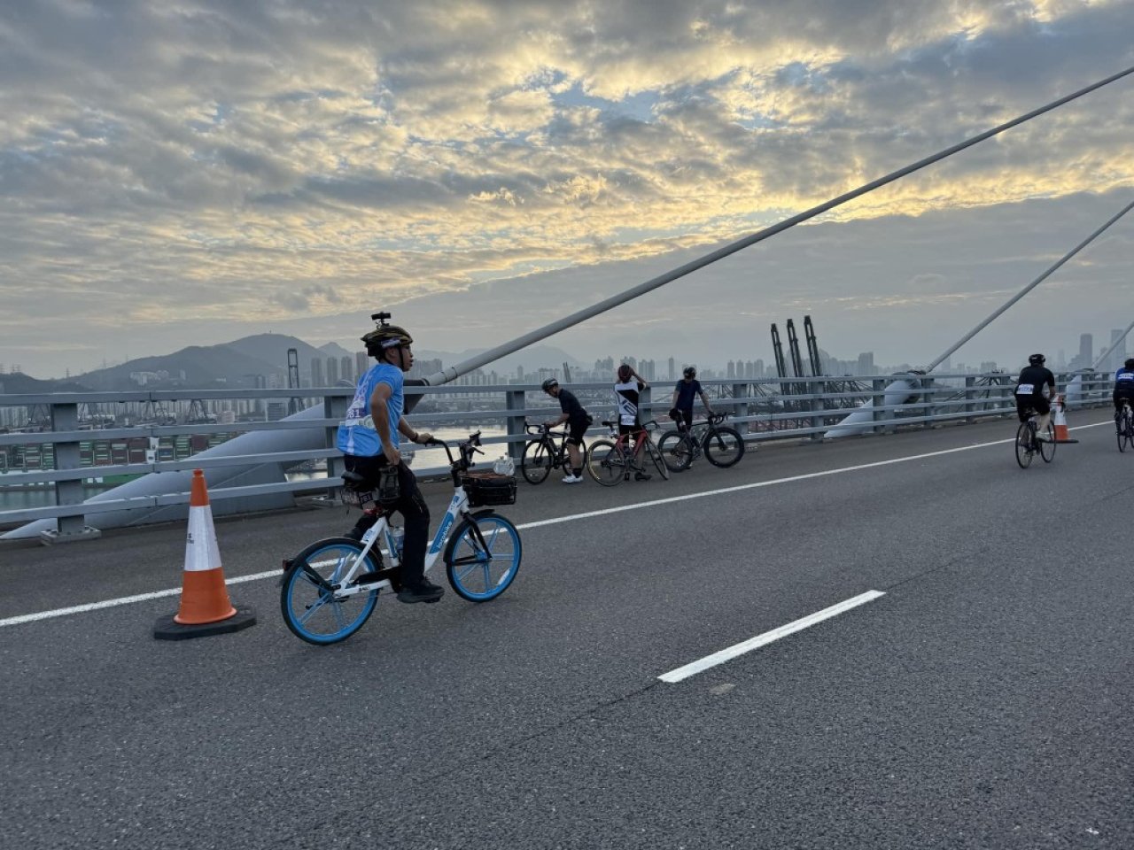 Man wins hearts for joining Cyclothon with shared bike