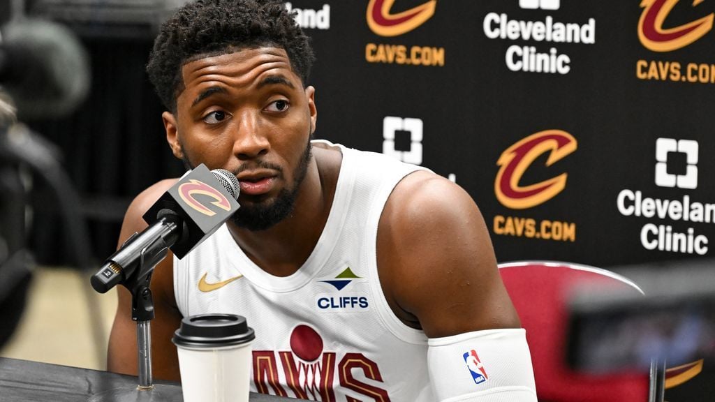 Mitchell glad future is with Cavs: 'I love it here'