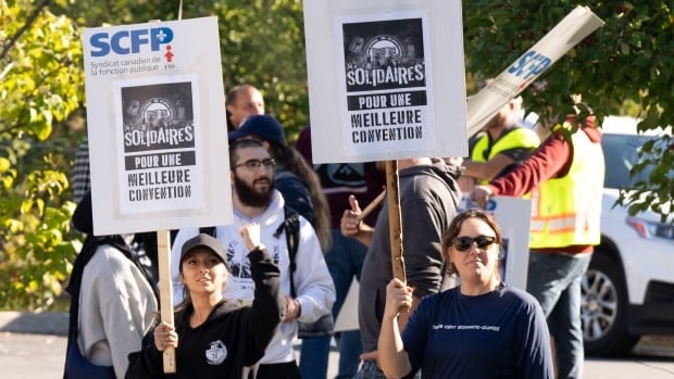 Montreal dockworkers hold 1-day strike to put pressure on employer