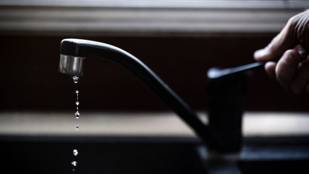 Montreal is phasing out water fluoridation for the West Island. What's the risk?