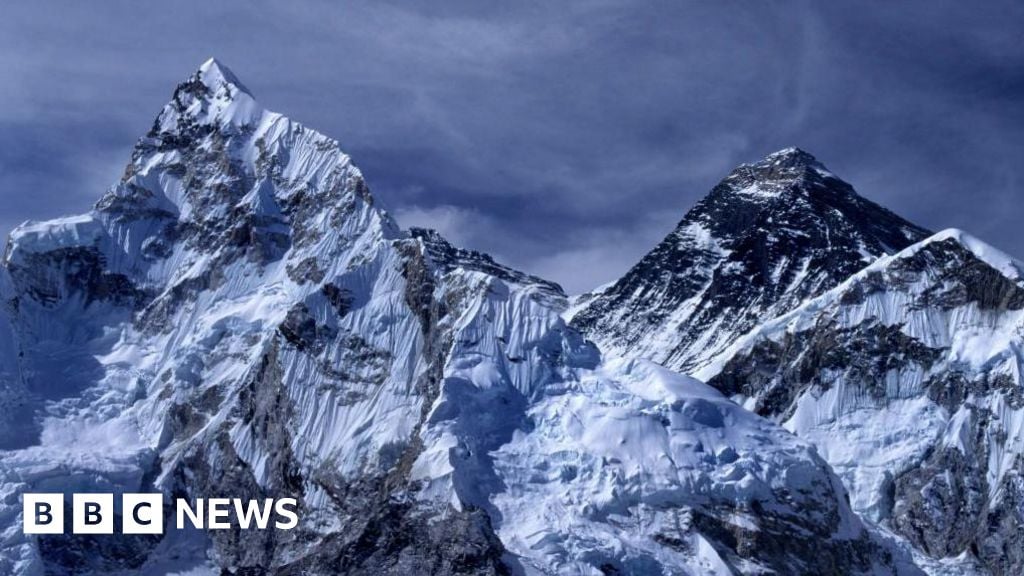 Mount Everest: A river may be making world's highest peak taller