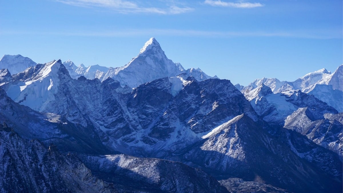 Mount Everest's Height Linked to Ancient River Changes from 89,000 Years Ago