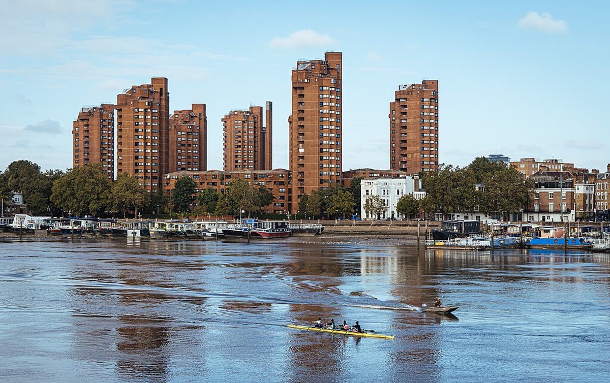 Murder probe launched in Chelsea after man dies two weeks after stabbing on World's End estate