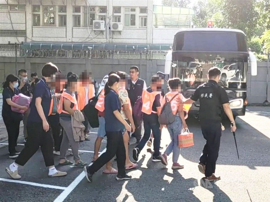 NIA busts illegal migrant worker broker group in Chiayi