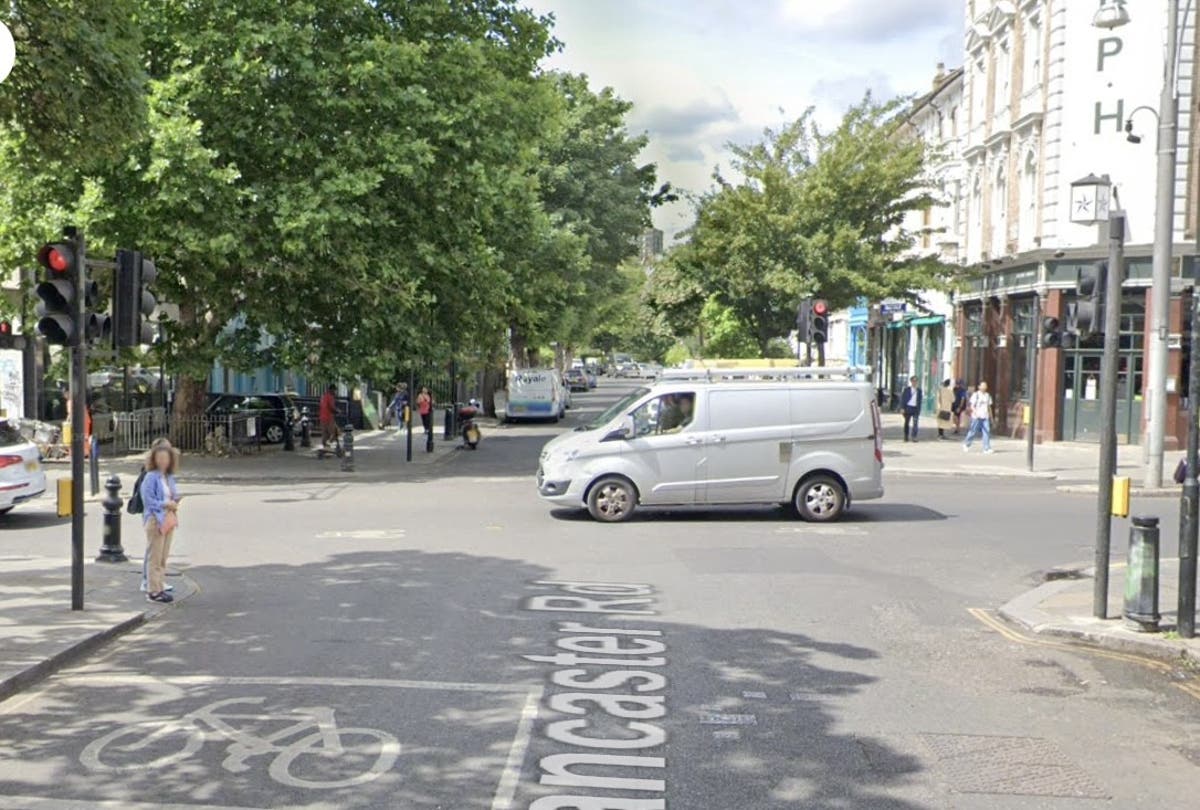 Notting Hill shooting: Police manhunt after victim shot in leg