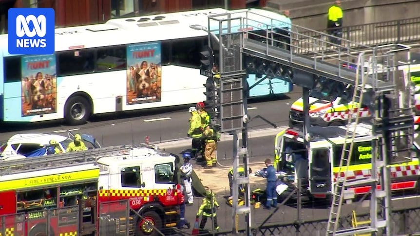 One dead after multi-vehicle crash on Sydney Harbour Bridge