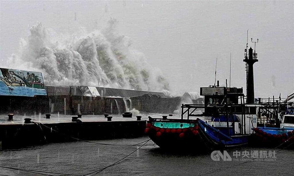 Orchid Island reports Taiwan's highest-ever sustained wind speed