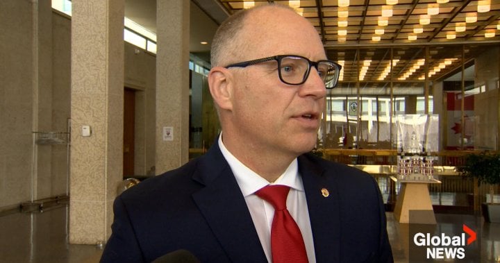 Police shootings concerning, Winnipeg mayor says, but money an obstacle to body cameras