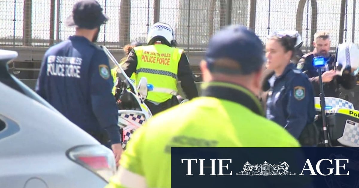 Police trying to piece together fatal crash on Harbour Bridge