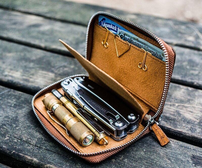 Rustic EDC Tool Wallets - The Galen Leather Co. EDC Wallet Holds Knives, Flashlights and More (TrendHunter.com)