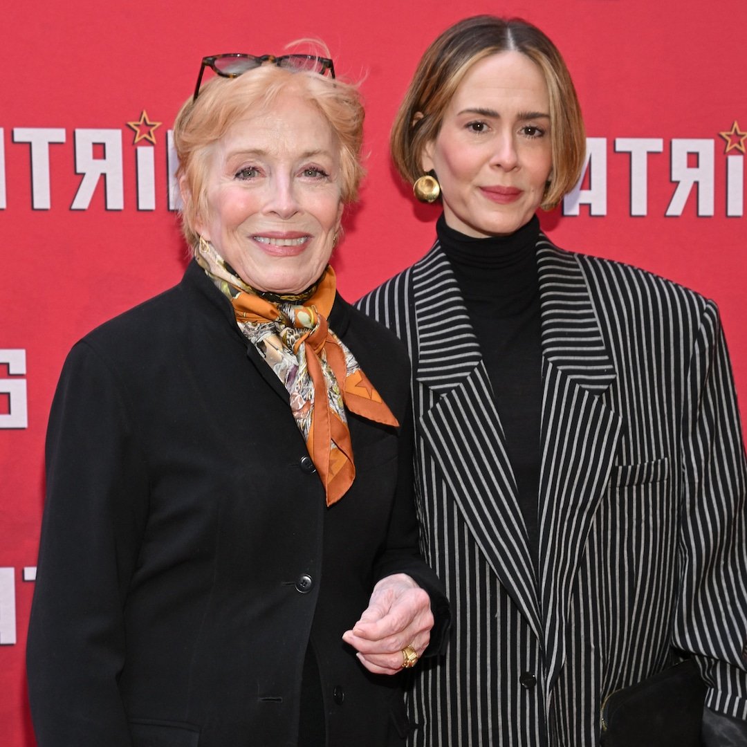  Sarah Paulson Reveals Whether She Gets Advice From Holland Taylor 