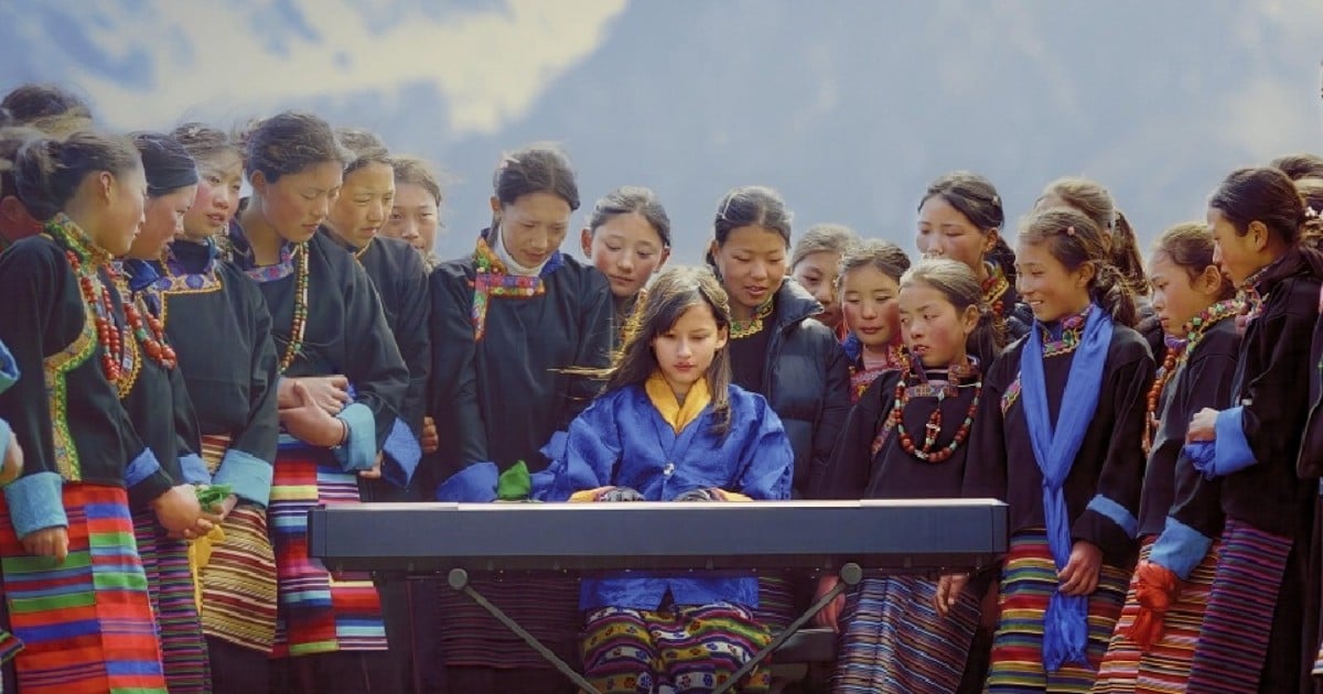 Singapore teen performs piano piece for Bhutan's king who 'broke protocol and gave her a big hug' after