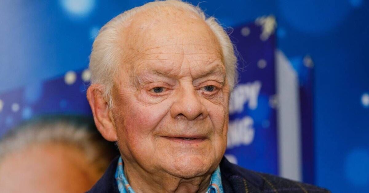 Sir David Jason's 'harsh' five-word warning to Jay Blades after awkward Only Fools error