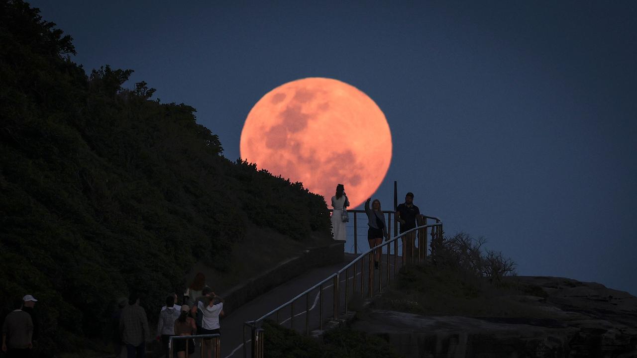 Stunning pics of supermoon over Bondi