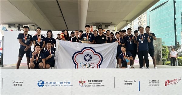 Taiwan dragon boat team wins gold in Hong Kong race