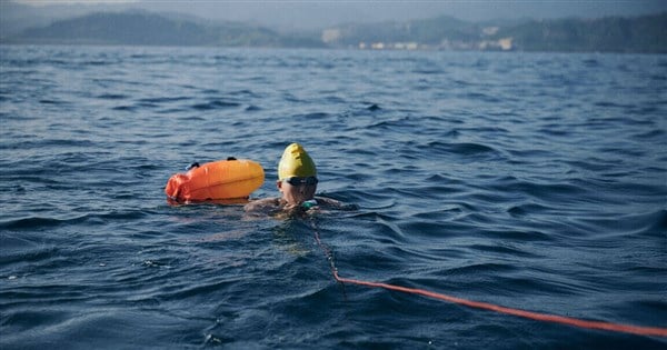 Taiwan's Hsu Wen-erh abandons solo swim around Manhattan Island