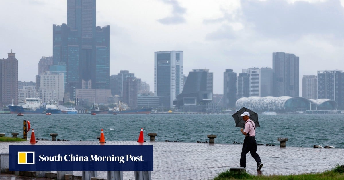 Taiwan warns of storm surge from powerful Typhoon Krathon, mobilises 40,000 troops